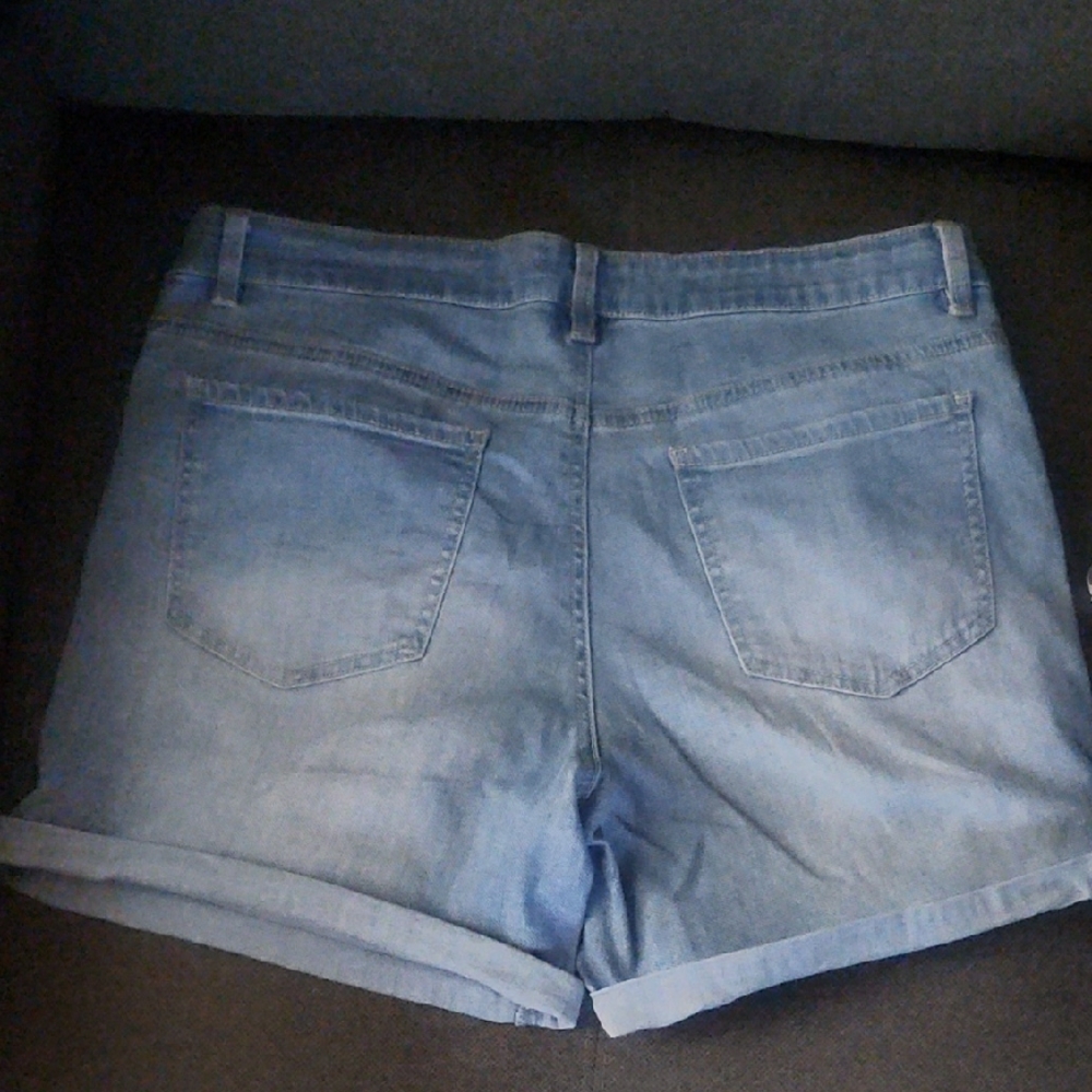 d. jeans Light Wash Rolled Cuff Women's Denim Shorts - Picture 5 of 5